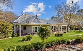 One Bedroom Cottage With Pets Allowed In The Rose Suite Only-Fee Applies